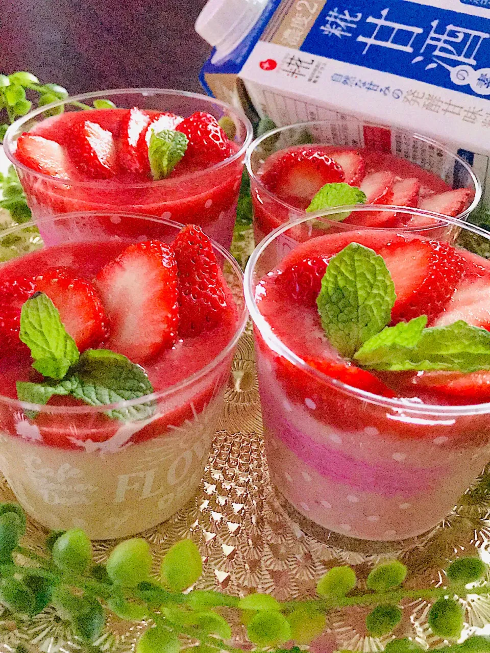 完熟イチゴで甘酒ゼリーと甘酒ストロベリームース🍓🍓🍓|🌺🌺Foodie🌺🌺さん