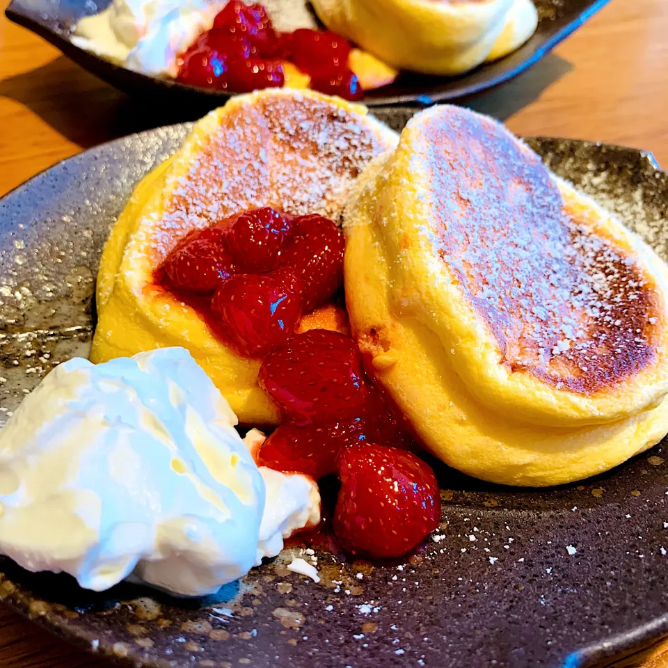 スフレパンケーキ🥞ふわっふわ🍓|いちごさん