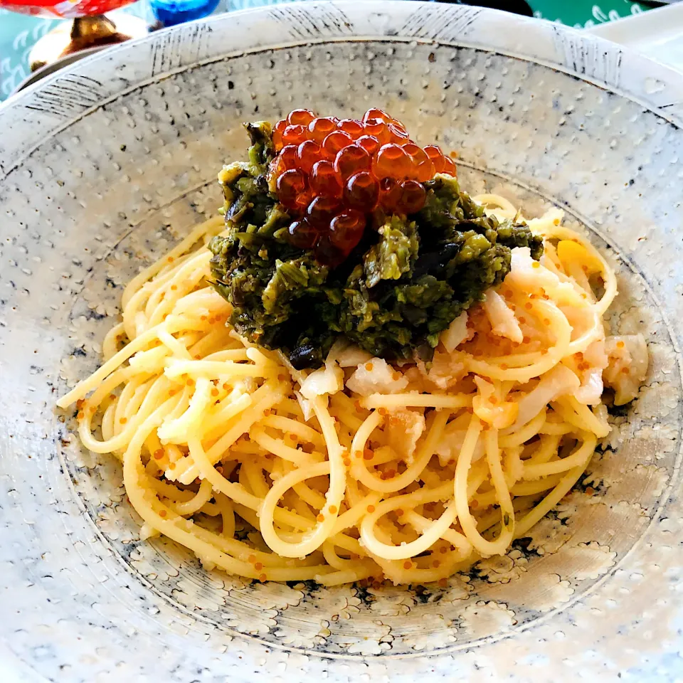 酔っ払いのパスタ、好きなもの全部入れちゃった！（たらこ、つぶ貝、とびっこ、ワラビのたたき、いくら…多分…）|ゆいさん