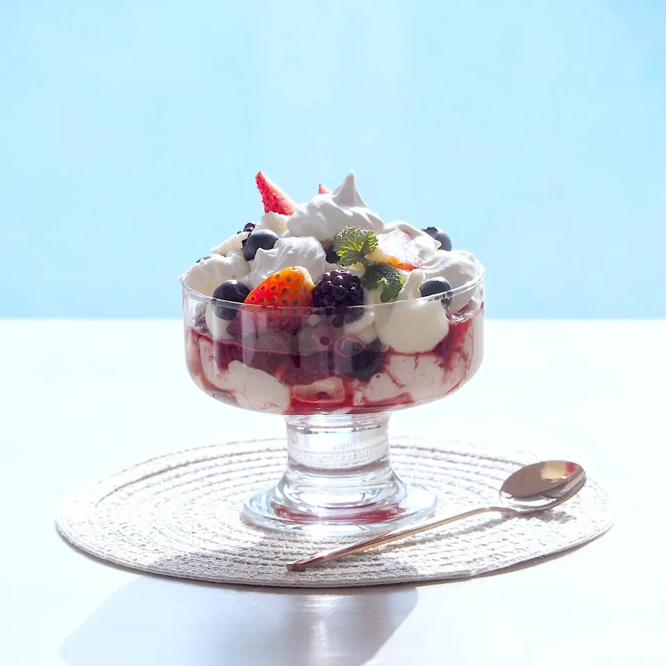 Vegan Eton Mess (made with Aquafaba)|Misstyさん