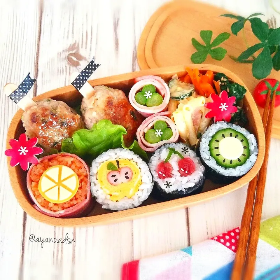 フルーツ海苔巻き弁当🍊🍎🍒🥝|ayano.adshさん