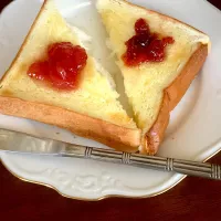 Snapdishの料理写真:ジャムバタートースト|まいねさん