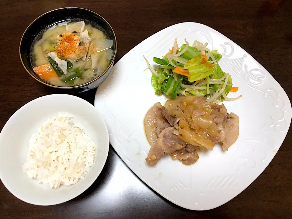 生姜焼き、豚汁、野菜炒め定食🍽|みみりんさん