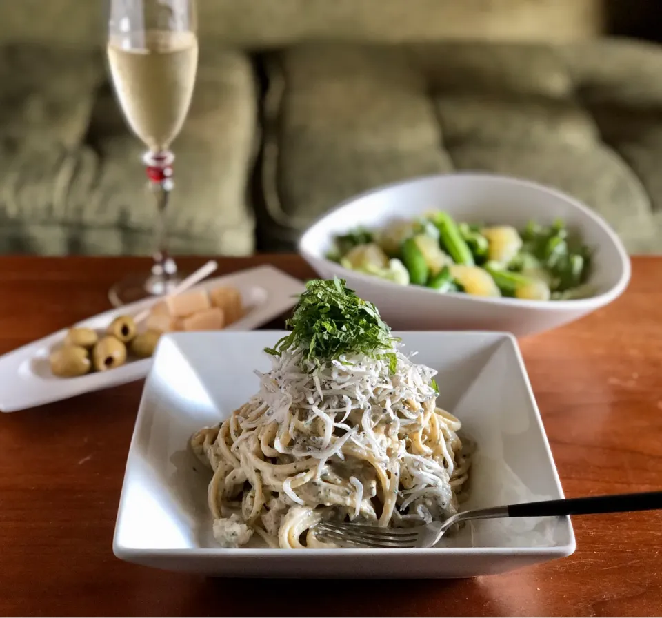 大葉とじゃこの豆腐クリーム冷製パスタ、日向夏とフリルレタスのサラダで家飲み　　　　　　　　　　　　　　　　Tofu cream pasta with Macrophyll and Chirimenjako|マユマユさん