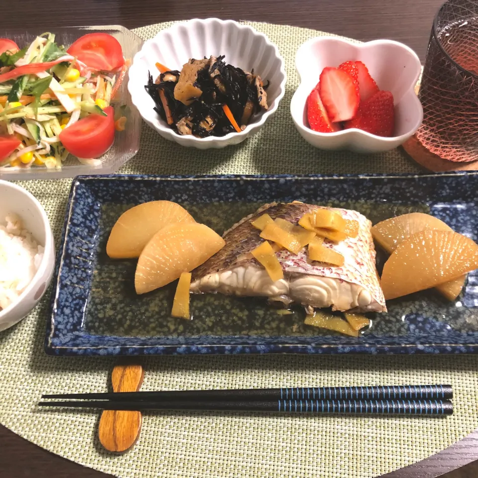 Snapdishの料理写真:5/11 鯛の煮付け|ななみんさん