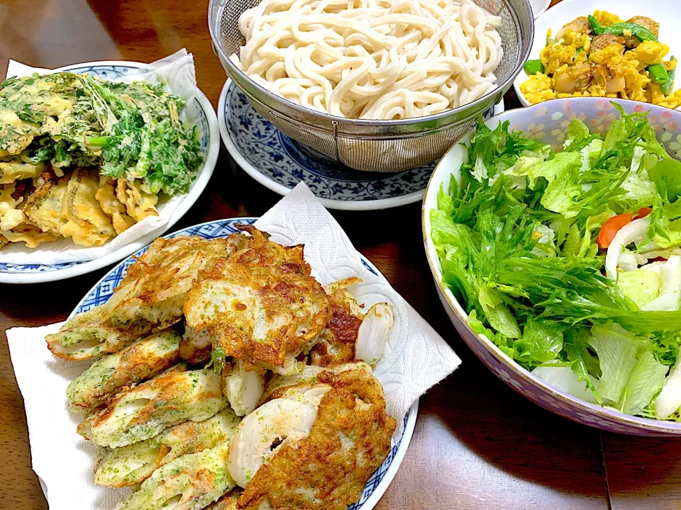 Snapdishの料理写真:本日の晩ご飯　田舎うどんと天ぷら|こむぎさん