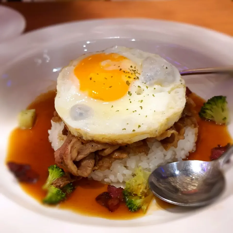 BBQ牛肉蛋飯😋Beef teriyaki rice🍳
Today's dinner~5️⃣1️⃣1️⃣🍴|Teresaさん