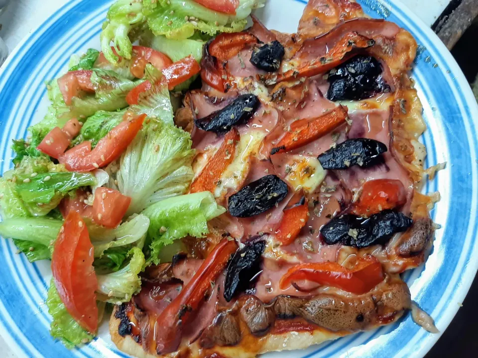 Milanesa de pollo hecha pizza|justo romeroさん