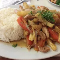 Snapdishの料理写真:Pollo saltado|justo romeroさん