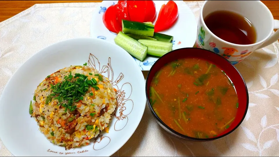 Snapdishの料理写真:5/11の夕食
煮豚を使って炒飯|卯月さん