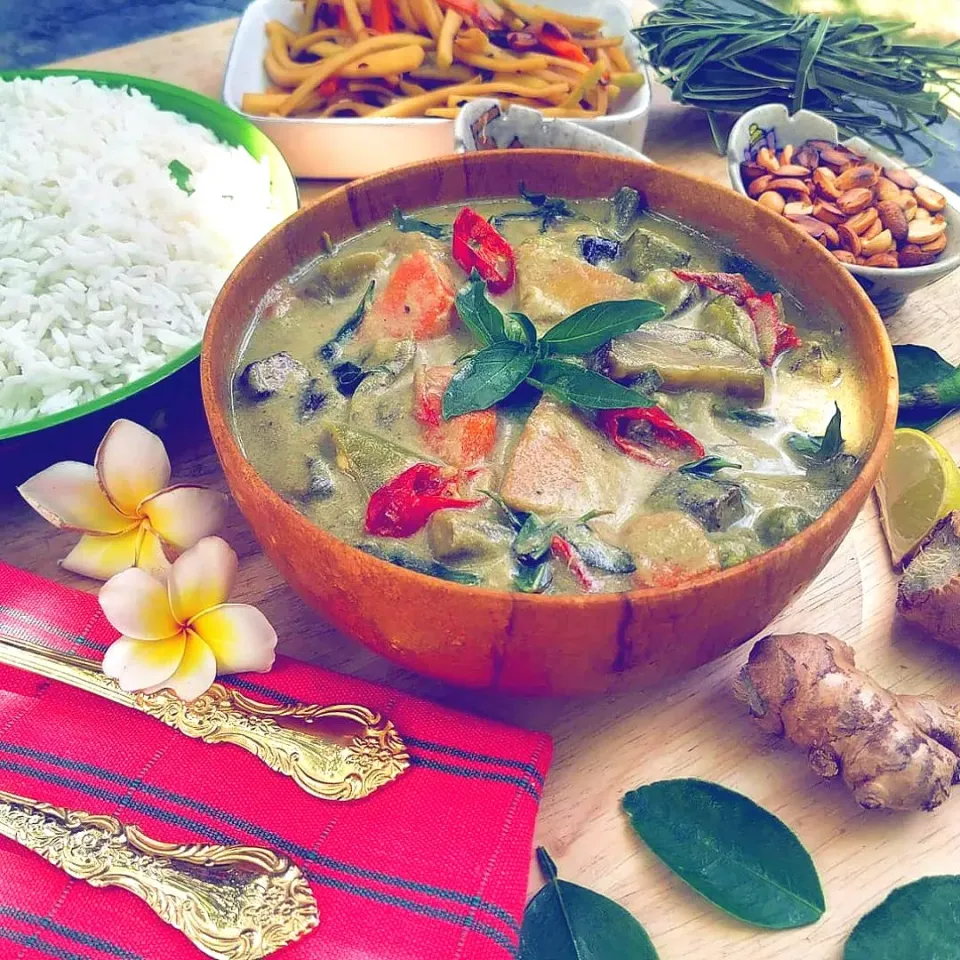 Thai Green Curry with Raw Mangoes & Spring vegetables|Archieさん