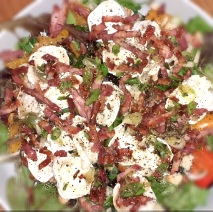 Goat Cheese mixed leaves onions and rosted peppers and bacon salad.😋|lectiさん