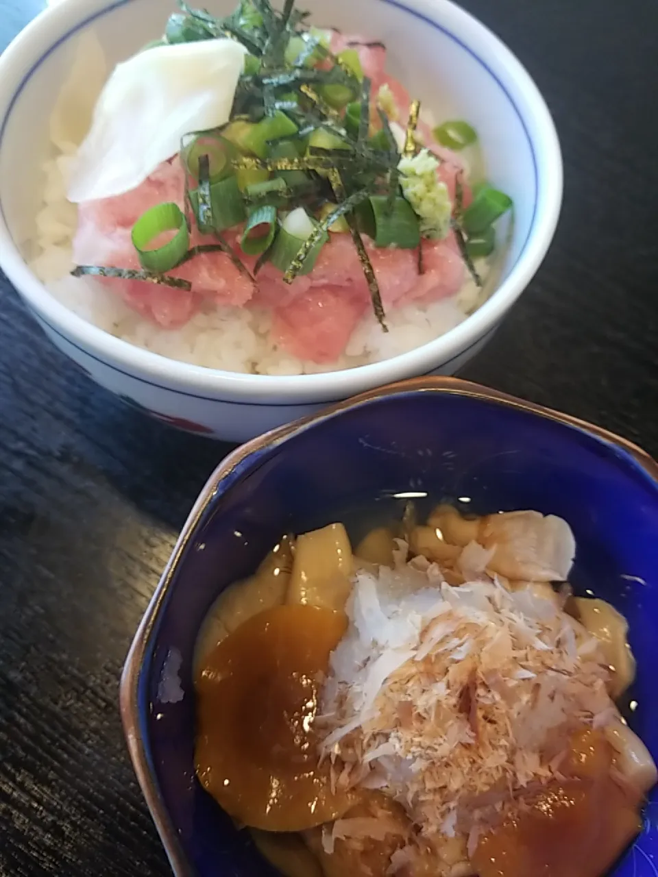 今日の朝ごはん🎶ネギトロ丼🐟とキノコおろし🍄|KANAさん