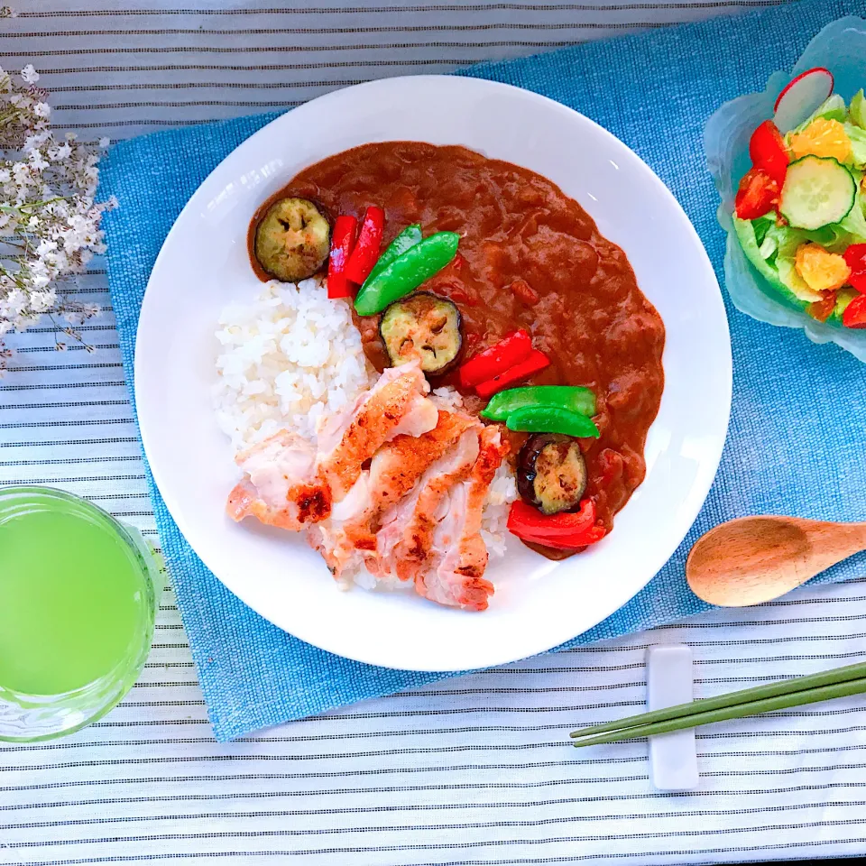 野菜いっぱいカレー🍛🥄🍆🥕🥔.｡.:*･゜ホールトマトも入れました🍅|めぐぐさん