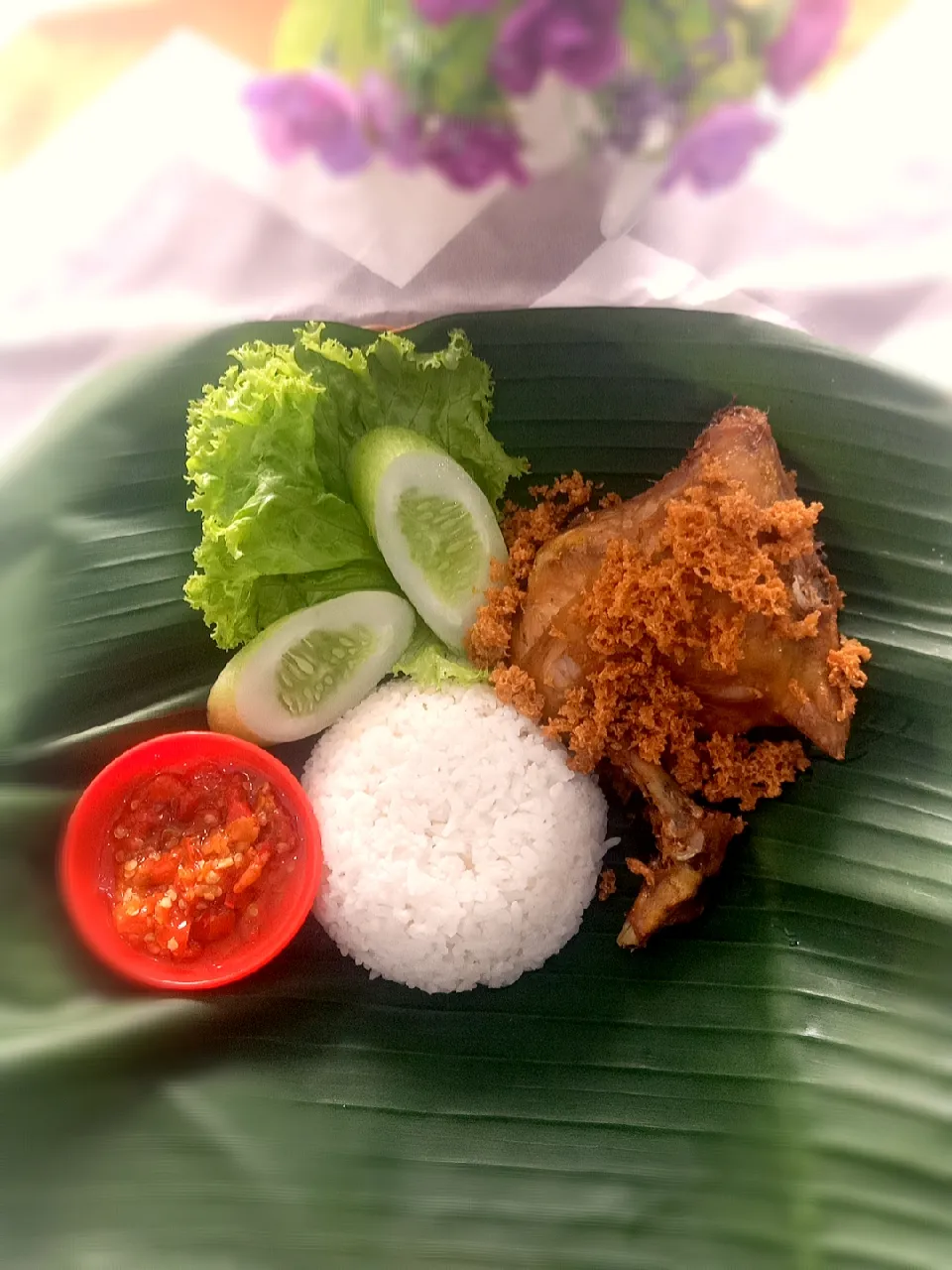 ayam penyet sambel koreknya penyetan mba yess|Devi Evina Deviさん