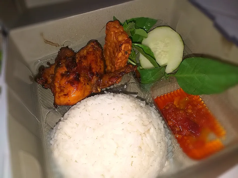 Nasi Kotak Ayam Bakar|Bayu Adjiさん