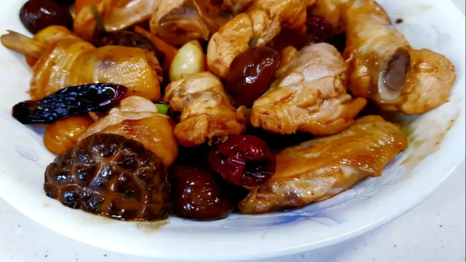 Snapdishの料理写真:braised chicken with chestnuts, bamboo shoot, dates and shiitake mushroom|steven z.y.さん