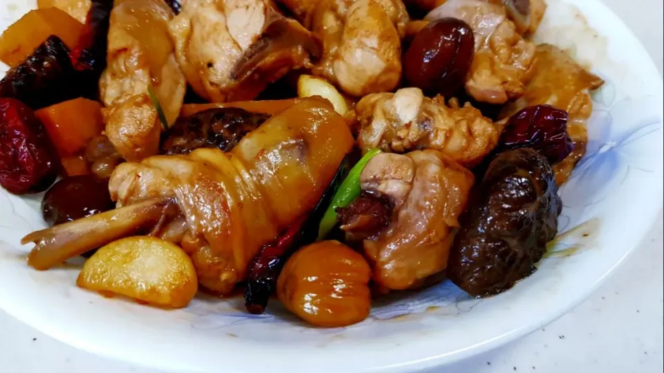 braised chicken with chestnuts, bamboo shoot, dates and shiitake mushroom|steven z.y.さん