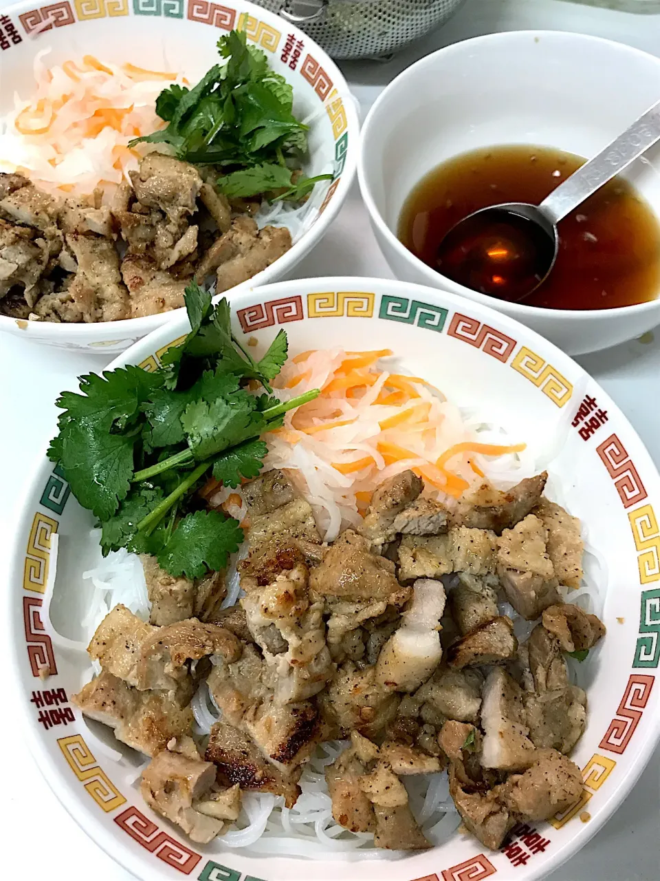 ベトナム🇻🇳麺のランチ　焼肉とヌクマムダレと食べるよ！|ラムさん