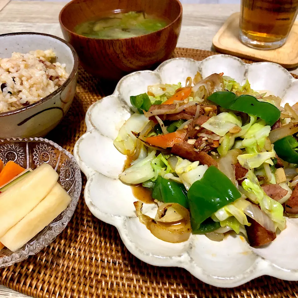 スパムと野菜炒めの夜ごはん|ゆかｕさん