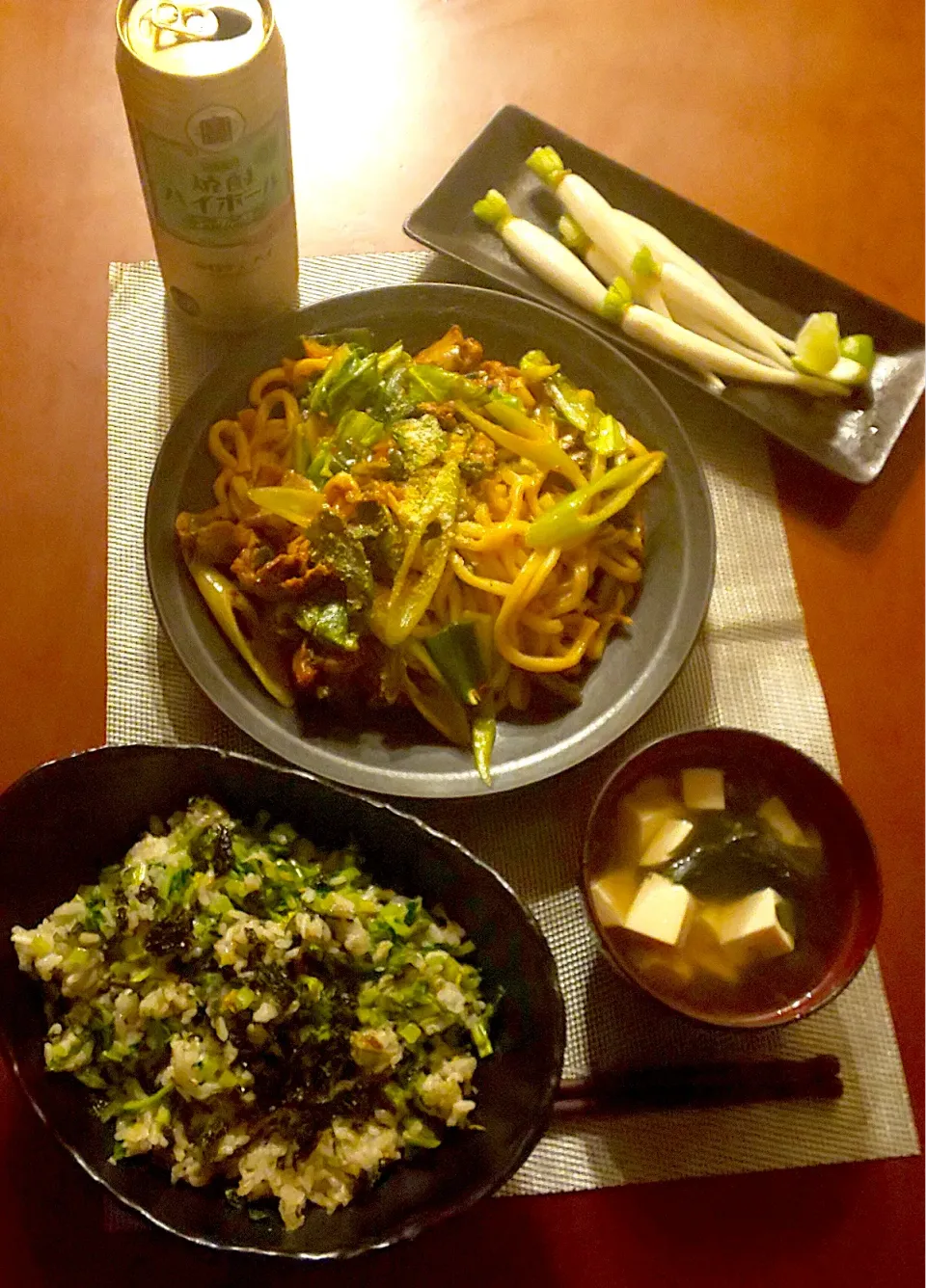 Today's dinner🍴葉大根の浅漬けw/ﾗｲﾑ･しらすと大根の葉の菜飯･ﾁｰｽﾞﾃﾞｼﾞｶﾙﾋﾞ焼きうどん･わかめとお豆腐のさっぱり中華ｽｰﾌﾟ|🌈Ami🍻さん