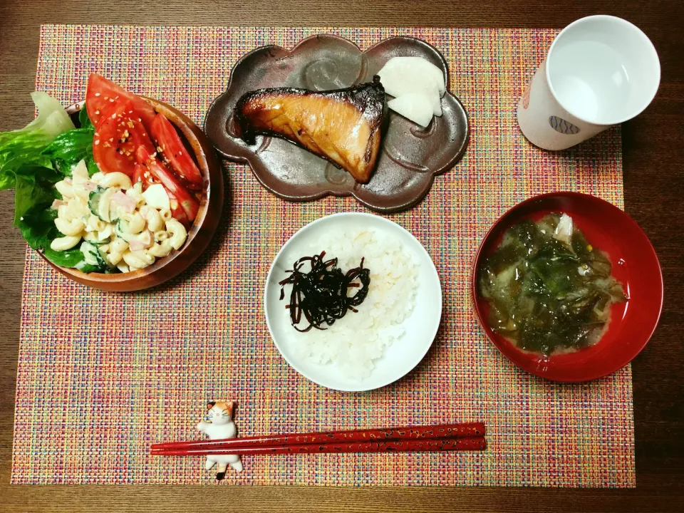 ブリの照り焼きとマカロニサラダ🍅|Makigelinaさん