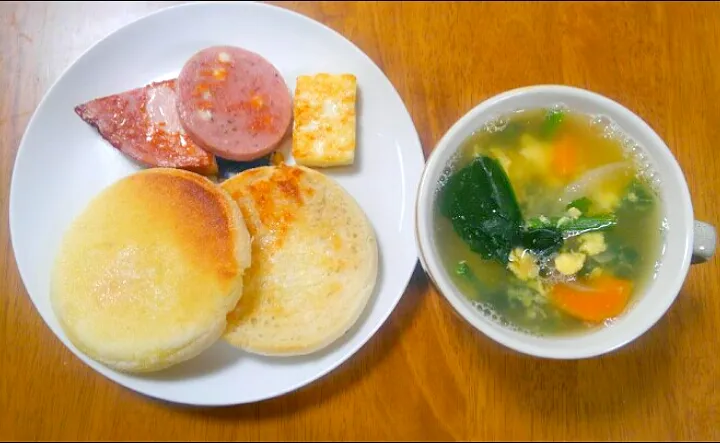 ５月１２日　イングリッシュマフィン　ハム　チーズ　ほうれん草と卵の野菜スープ|いもこ。さん