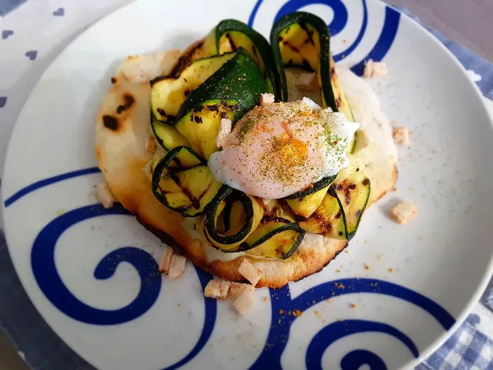 Poached egg with grilled zucchini on homemade bread|Ery_05さん