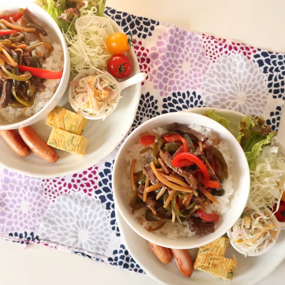 Snapdishの料理写真:臨時休校中学生男子置きランチ48日目🍱青椒肉絲丼ー！|なかじー。さん