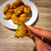 Snapdishの料理写真:Bánh Cay - Vietnamese Spicy Cassava Fritter|t.pham6さん