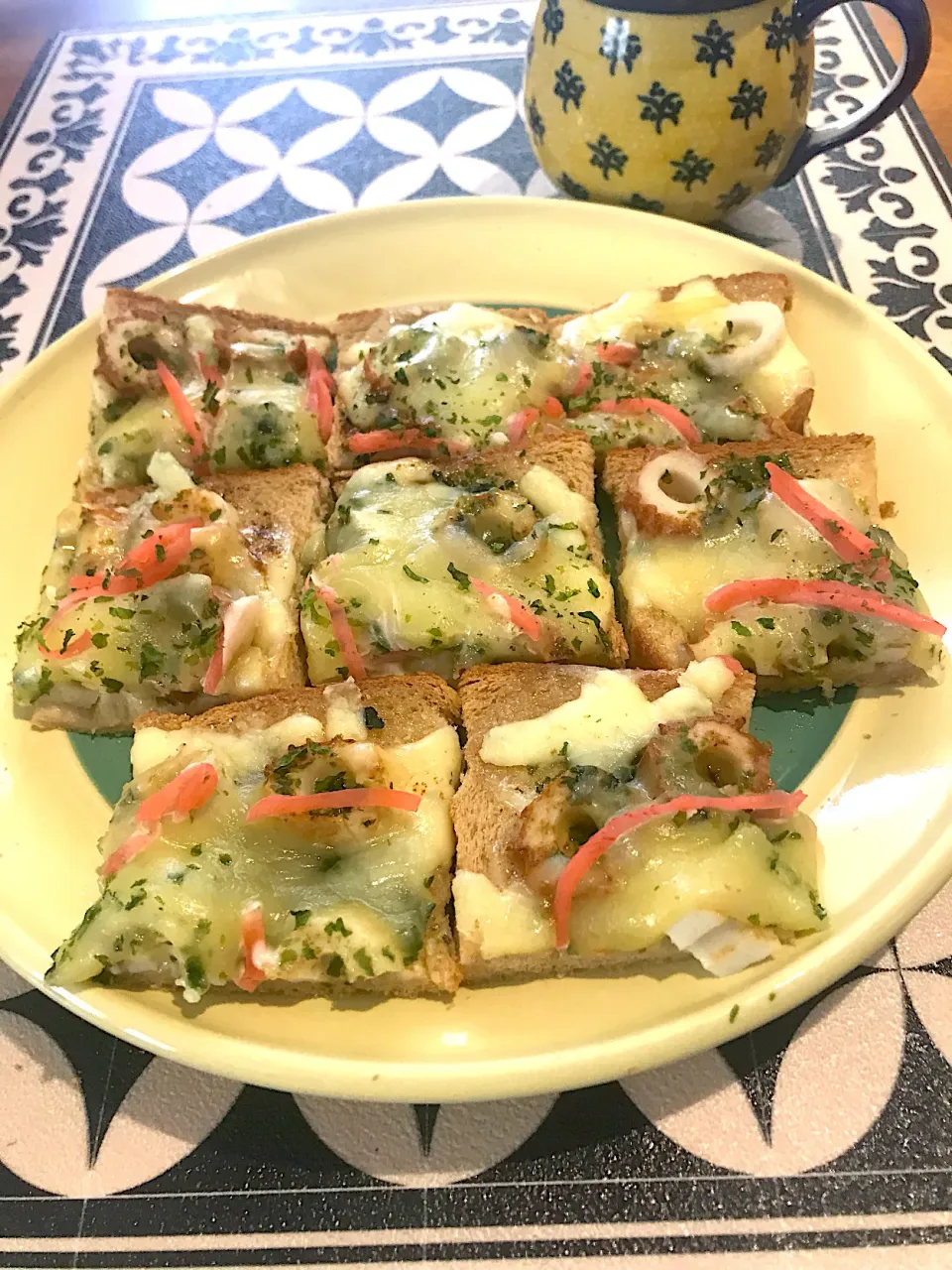 Snapdishの料理写真:朝ごパン🔸焼きそば粉を使った時短パン|🌼はなちゃん🌼さん