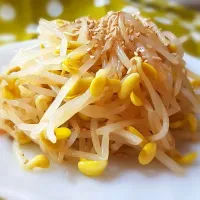 Snapdishの料理写真:Seasoned Bean Sprouts|Nadine Kvakさん