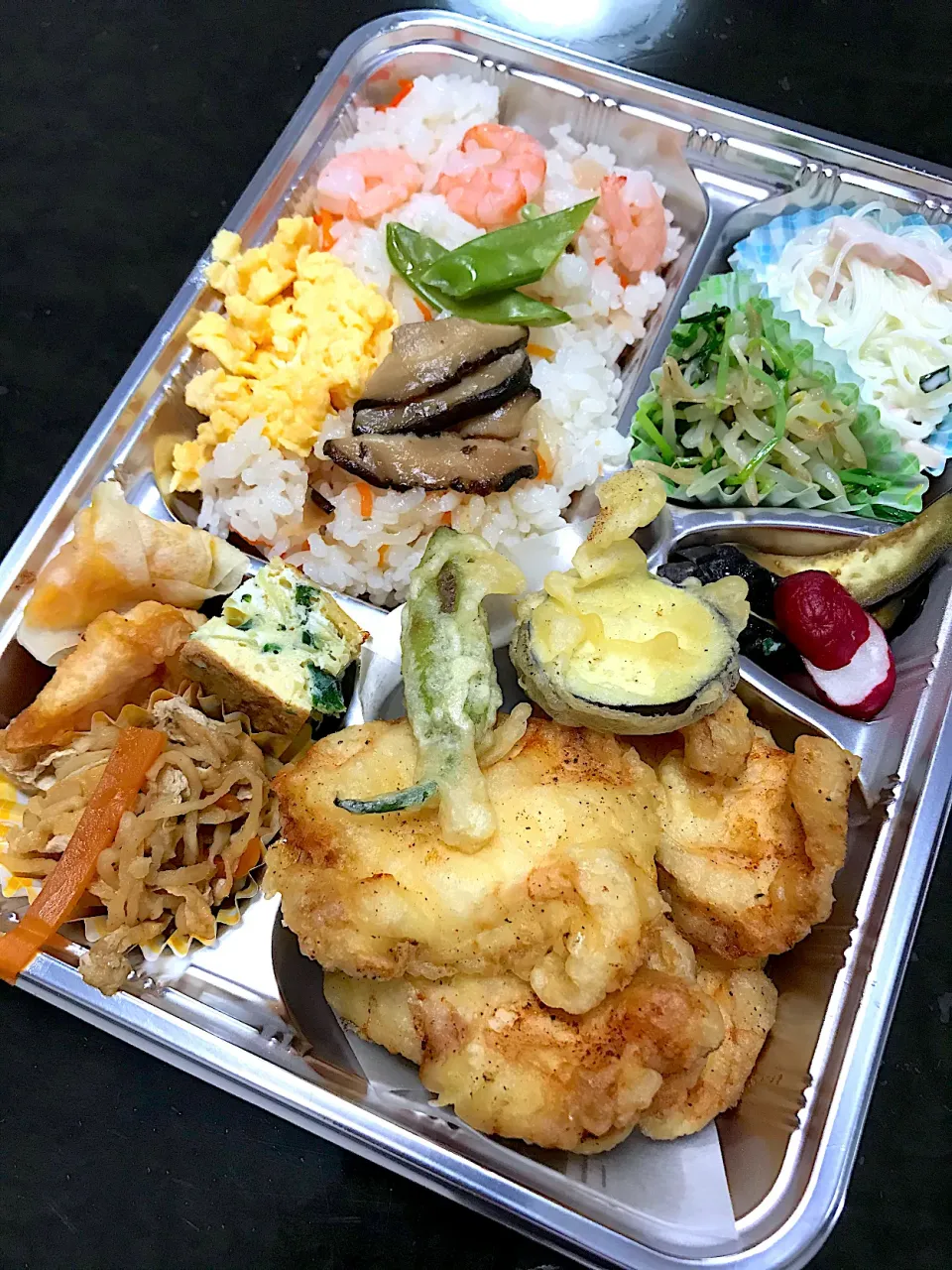 日替りのお弁当　とり天とちらし寿司|saturnさん