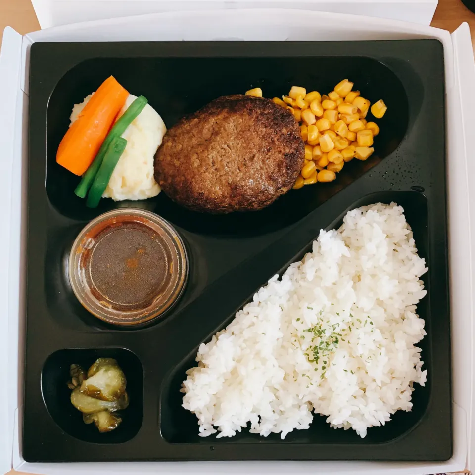 Snapdishの料理写真:ハンバーグ弁当🍱テイクアウト|chan mitsuさん