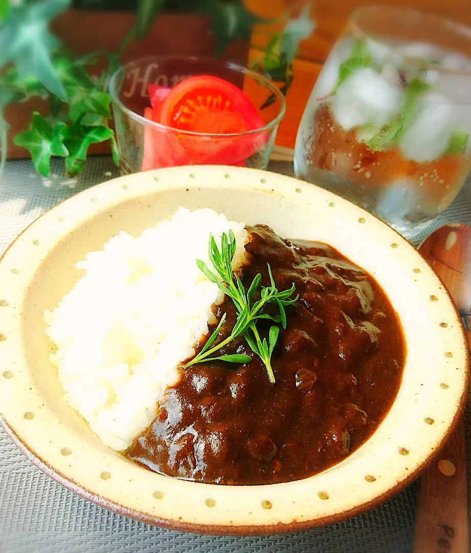 黒カレーでお昼ごはん|ポコさん