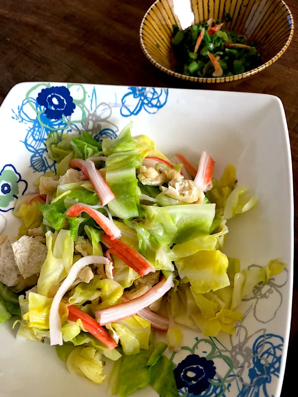 昨日のキャベツの煮浸しにカニカマとごま油を入れて😊おかずの完成|ひまさくさん