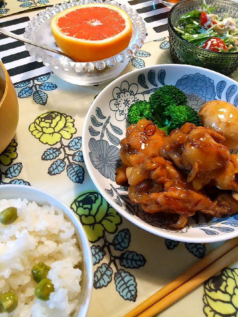 鶏手羽元と卵の煮物、グリンピースの炊き込みご飯、水菜とツナのサラダ|sumireさん