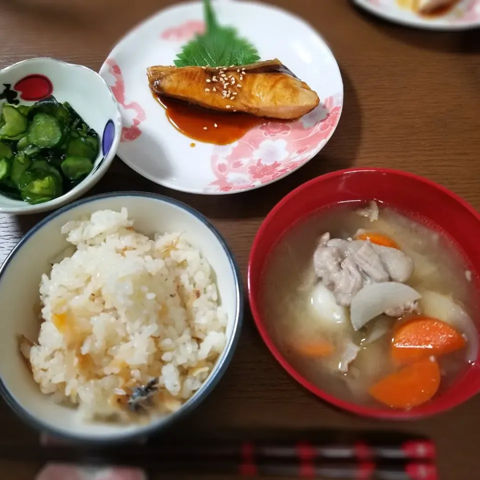 夕食◎のどぐろの炊き込みご飯🐟🍚|しょちちさん