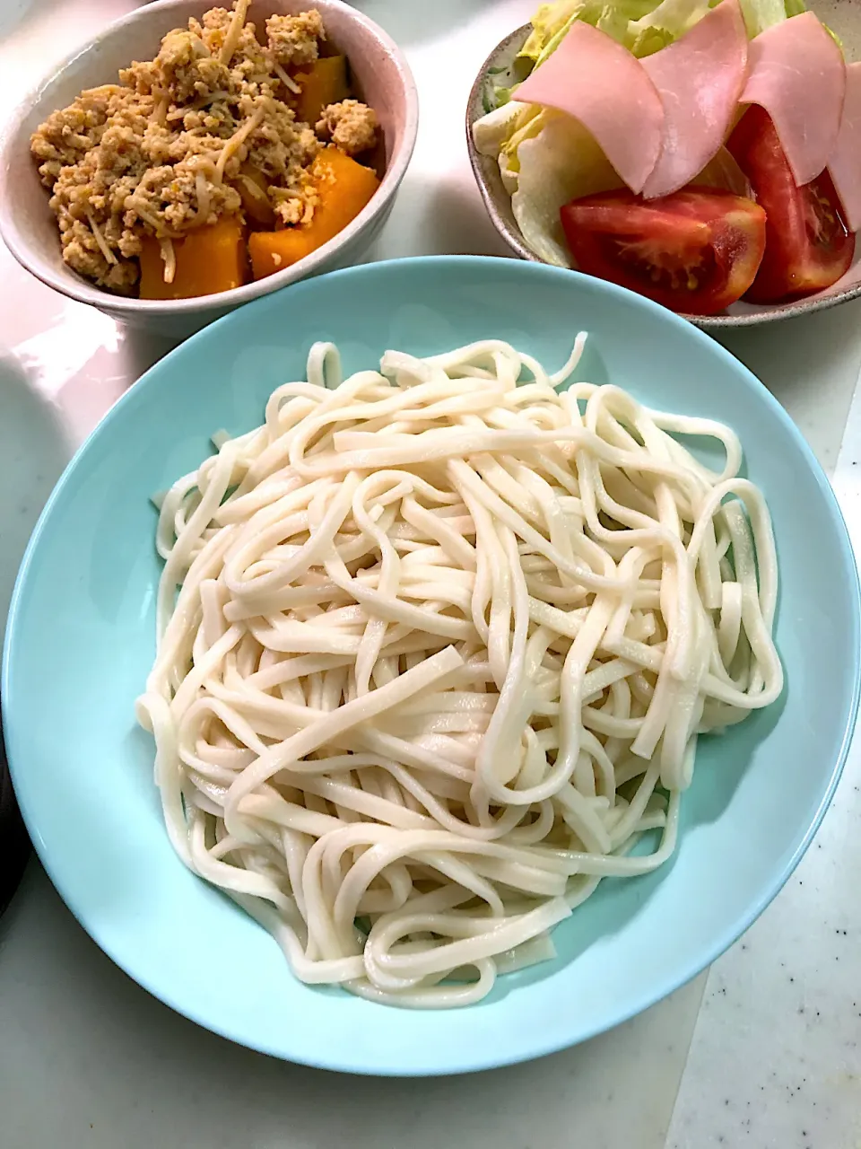 冷やしうどん、かぼちゃ＋そぼろ＋えのき|みウラさん