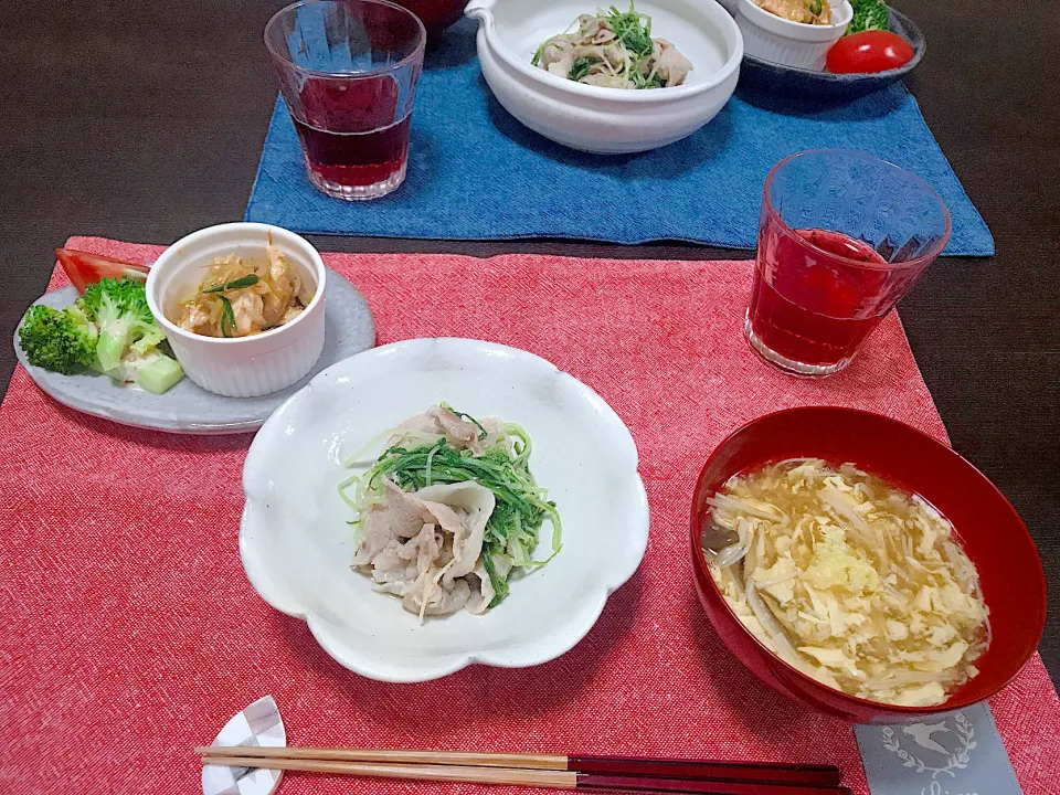 水菜と豚しゃぶ肉の合わせ煮、きのこのかき卵とろとろスープ、ささみのユッケ、野菜|Aimyさん