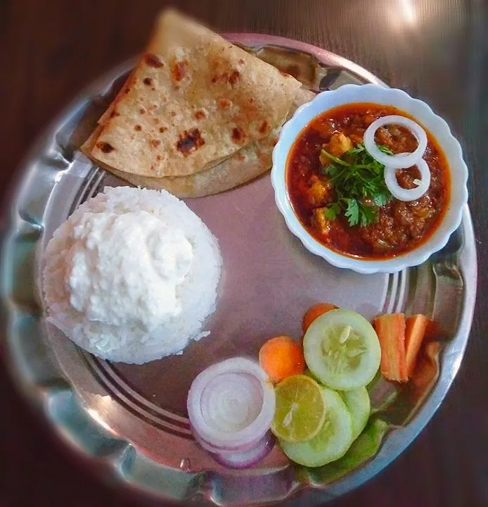 Snapdishの料理写真:paneer masala with curd rice|drswatiさん