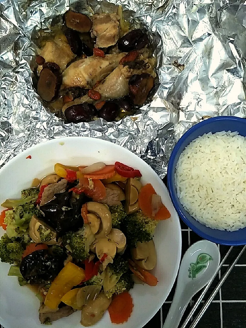 tonight's dinner ~ steam herbal chicken and stir fry mix vege|bbさん