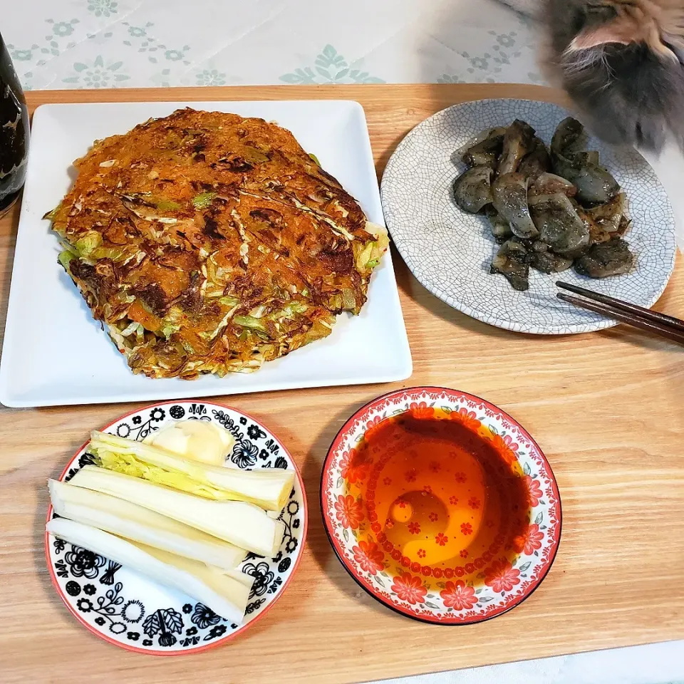 Snapdishの料理写真:チヂミと豚軟骨の炭火焼き|Maho Sanoさん