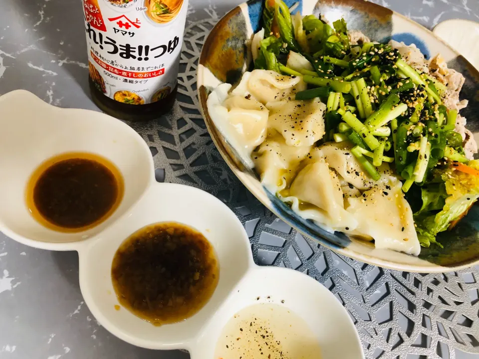 Snapdishの料理写真:冷しゃぶ水餃子サラダ|hapipupepoさん