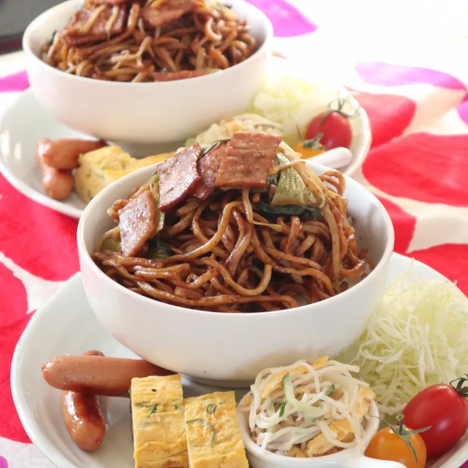 臨時休校中学生男子置きランチ49日目🍱焼きそばどーん！|なかじー。さん