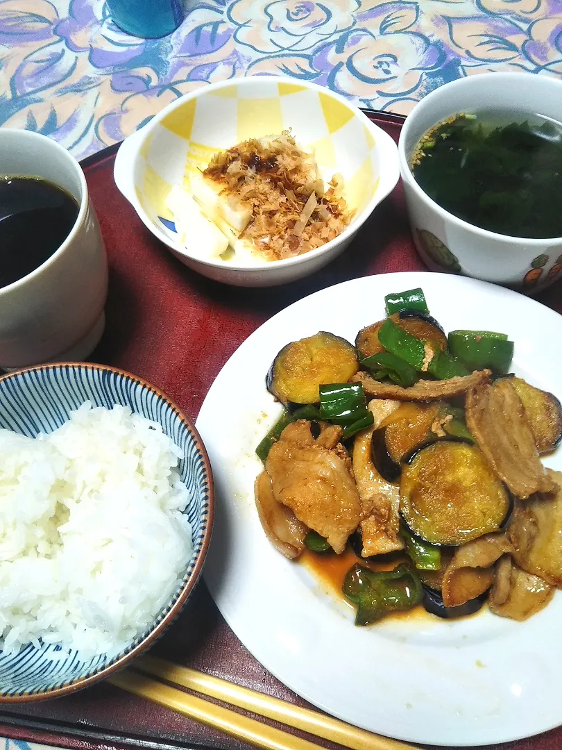 よねばーばの朝ごはん
豚肉とピーマンと茄子の炒め物
山岸のポン酢かけ
若芽のスープ
ご飯、コーヒー、|yoneばーばさん