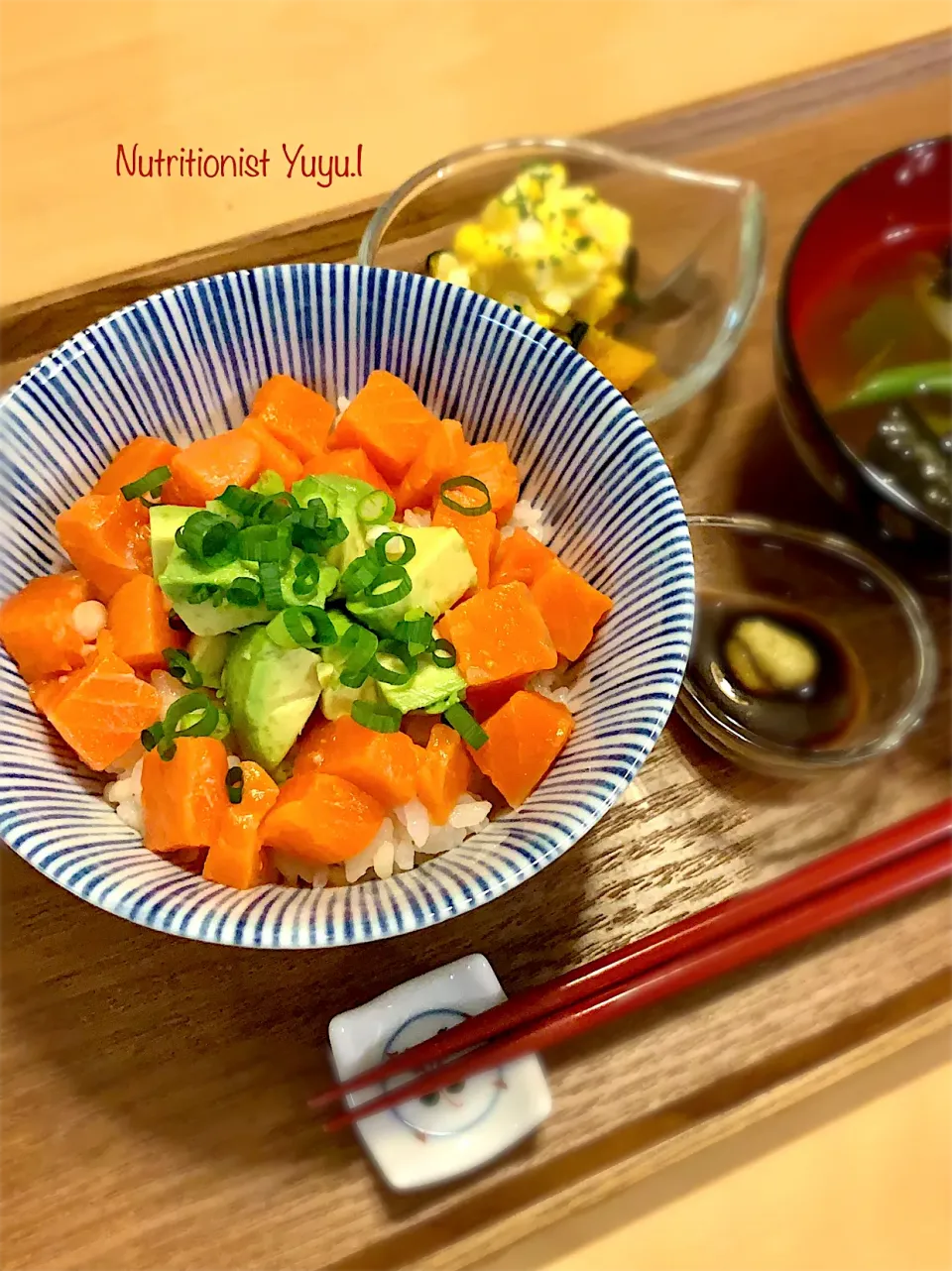 サーモンアボカド丼|ゆーこどんさん