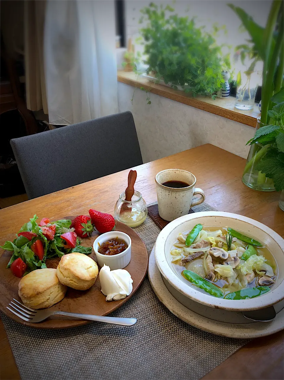 スコーンで朝ごはん|まのちゃんさん