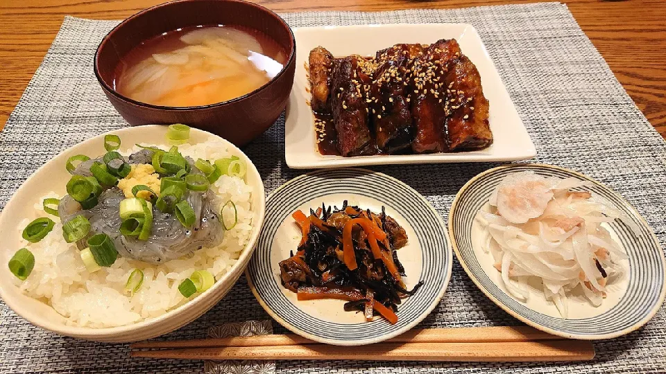 生しらす丼🐟️|くみけるさん