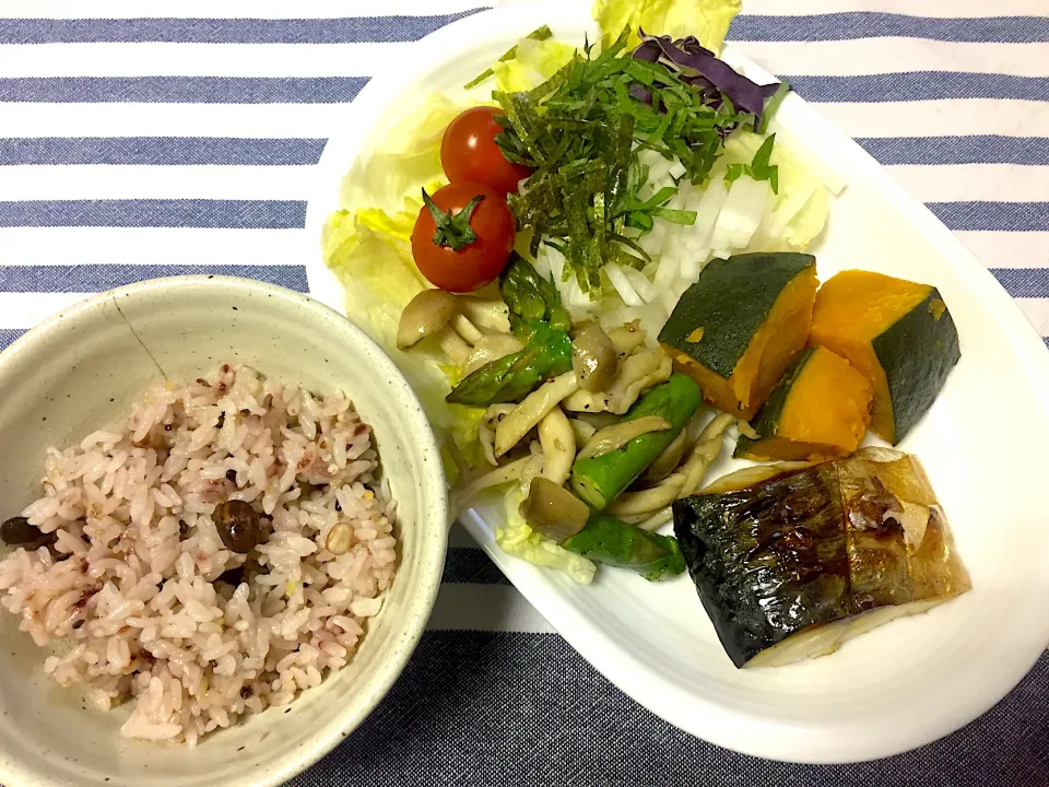 昆布鯖塩焼き、かぼちゃの煮物、アスパラときのこの塩胡椒炒め、大根サラダ|jackybeanさん